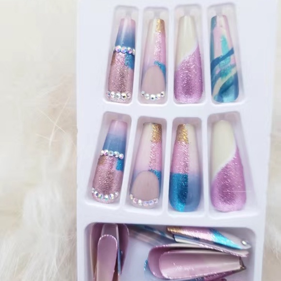 NWT 24 Piece Press-On Nails - Picture 6 of 12